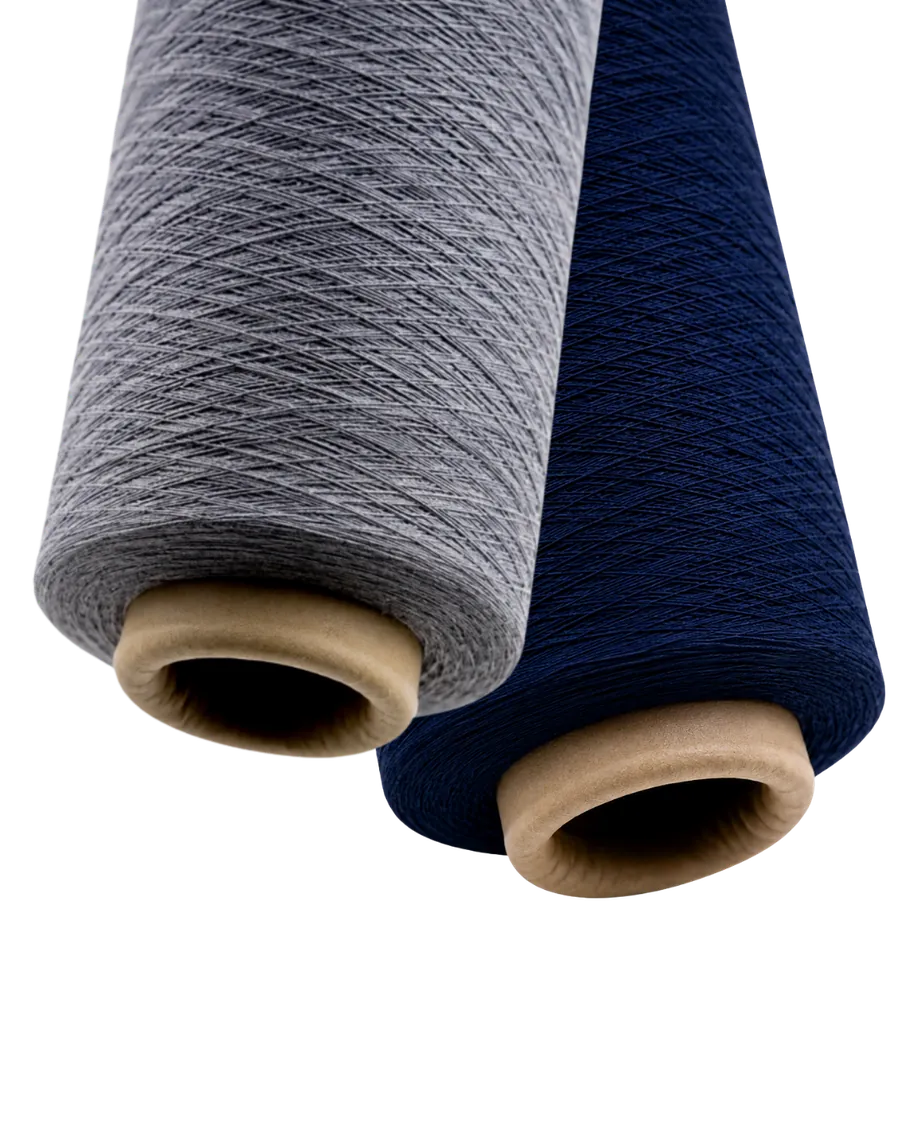 Cone de fio reciclado EVOTEX em fundo branco